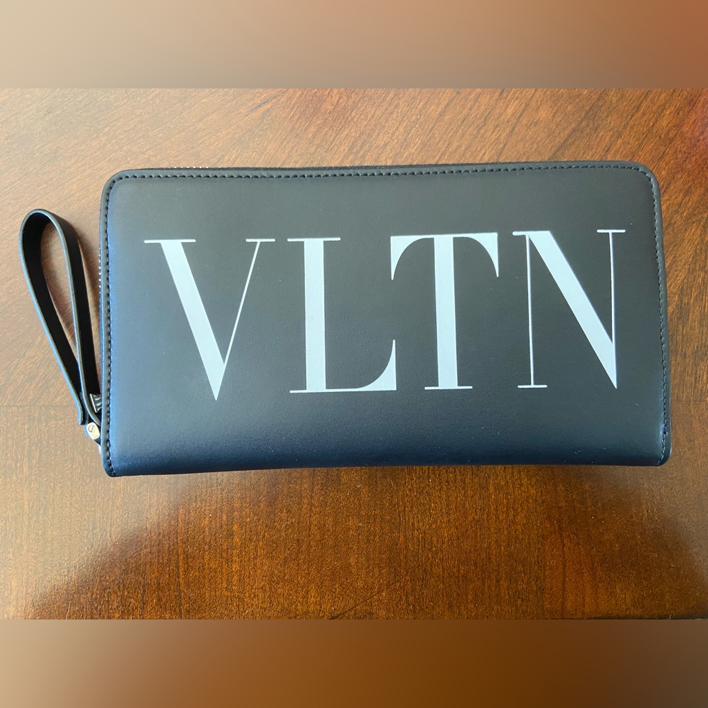 Valentino Garavani Large Black Zippy Wallet, Brand New Condition
